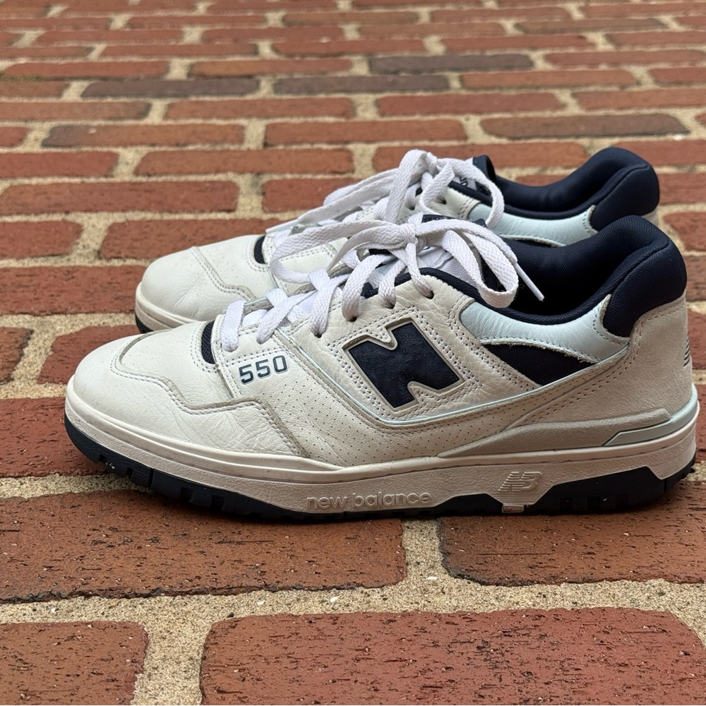 New Balance 550 Mens White and Navy Sneakers. Size 10.5 Mens